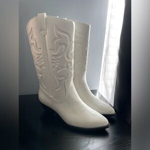 White Fashion Cowgirl Boots